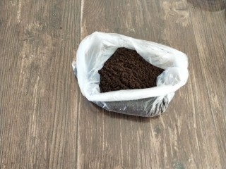 4、南瓜酸奶慕斯,放保鲜袋中用擀面杖压碎或料理机打碎