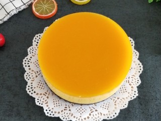 18、南瓜酸奶慕斯,移到盘子中,简单装饰下就可以切块了