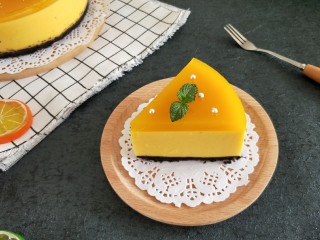 20、南瓜酸奶慕斯,薄荷叶装饰下,简单又美丽,不比卖的差