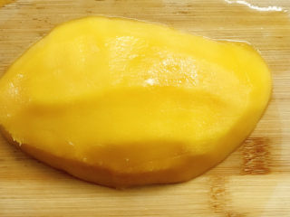 3、芒果披萨,芒果去皮