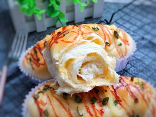 14、葱香芝士面包,烤箱180度15到20分钟即可