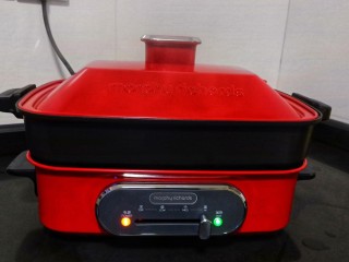 6、麻辣卤鸡爪,插上电源、滑动档位到最高位置、盖上盖子