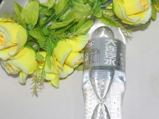 1、冬喝暖饮夏吃冰~自制橘子汽水,买一瓶大连汽水