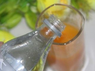 12、冬喝暖饮夏吃冰~自制橘子汽水,再倒大连汽水