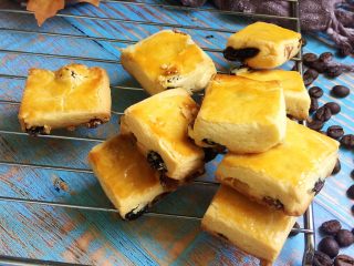 15、葡萄奶酥,表面金黄色出炉