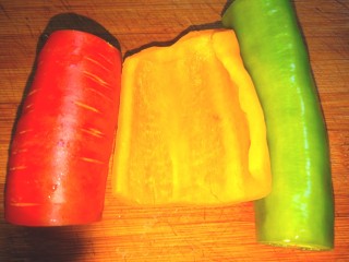 6、凉拌鸡丝,胡萝卜，青黄椒洗净