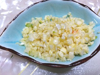 11、凉拌鸡丝,蒜切末