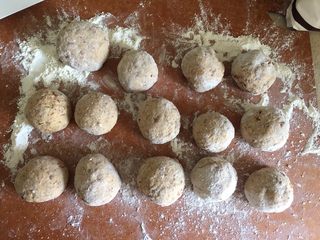 14、枣馒头,分成差不多大小球