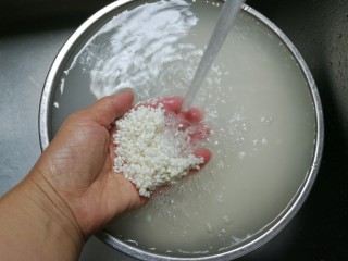 3、甜甜酒酿,清洗两次