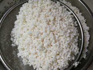 4、甜甜酒酿,沥掉水