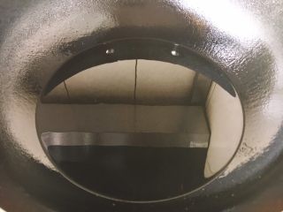 16、香炸茄子盒,锅里放大量的油。