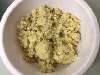 11、花生酥,翻拌均匀