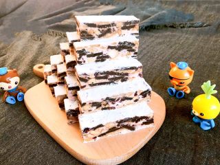 25、奥利奥雪花酥,撒上奶粉后飘着雪花样子