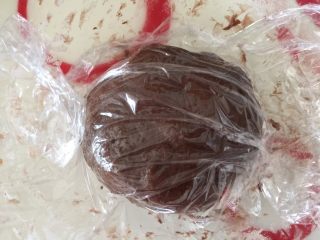 11、早餐浓香可可石头饼干,盖上保鲜膜醒发30分钟