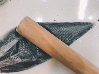 3、BOX蛋糕（酸奶慕斯）????????????,奥利奥敲碎