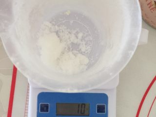 2、九寸披萨,10g糖秤好也到在上面