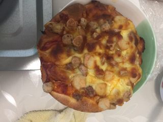 12、九寸披萨,烤箱预热,190度烤20分钟