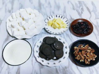 2、奥利奥雪花酥,食材准备完成。