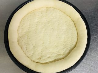 12、榴莲披萨????,放入烤箱进行醒发。我用了大概25分钟