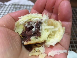 29、蛋黄酥（黄油+玉米油版）,很酥。