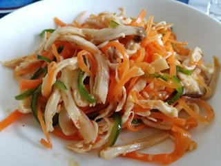 11、胡萝卜拌鸡丝,拌的时候都流口水，蒜蓉的味道特棒