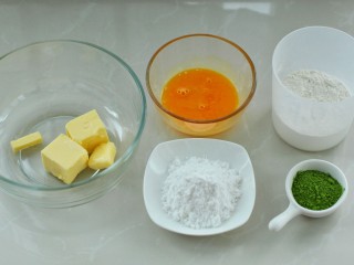 1、#曲奇菜谱秀#抹茶曲奇,准备好所需食材