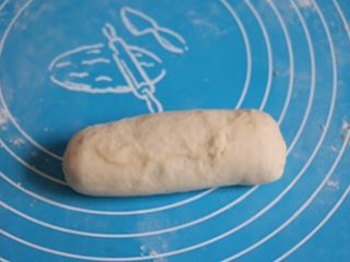 7、肉松面包,捏紧收口，放入烤盘