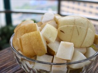 5、秋梨膏,装碗