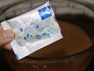 15、秋梨膏,大火把梨汁炖开，放入20克川贝粉