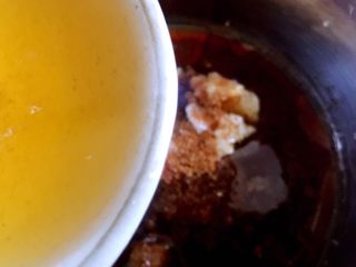 8、凉拌丝瓜尖,倒入花椒油