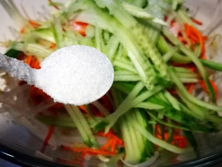 9、虫草花之油浸三鲜,加少许白糖