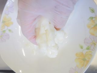 5、给孩子一个仪式感的中秋节 婴幼儿都能吃的,120g山药泥加入7g核桃油混合均匀