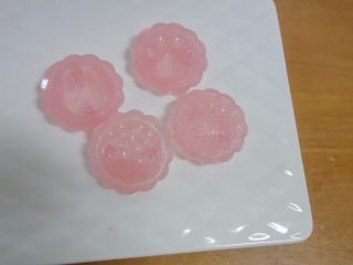 11、给孩子一个仪式感的中秋节 婴幼儿都能吃的,花片的选择要是用花型对应颜色的做法，花片不要选纹路很细的，要选大面积的纹路简单的，比如兔子就比较适合做这种类型的