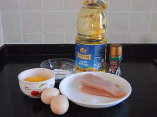 1、黑椒鸡米花,准备好材料