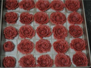 9、玫瑰花杏仁曲奇饼,全部做好，放在烤盘里