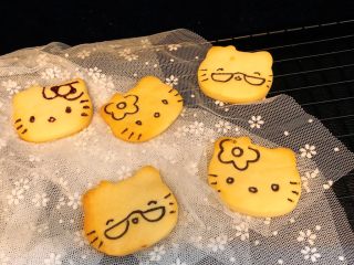 10、可爱KT小饼干,来个全家福????