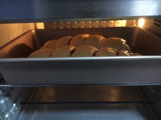 15、最爱面包➕新疆三果大列巴,放入烤箱中层,烤约30分钟左右。