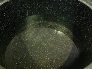 3、麻酱凉面,锅加清水