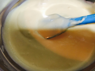 11、提拉米苏,继续搅拌均匀。