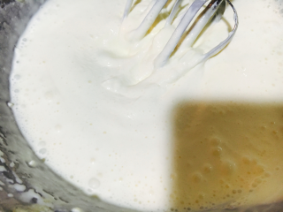 12、提拉米苏,淡奶油打至稍稍浓稠！四分发就够了我觉得。