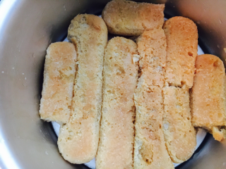 16、提拉米苏,摆好模具底部。