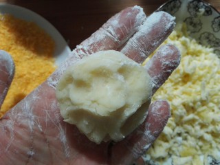 15、圆土豆+爆浆拉丝土豆球,收口。