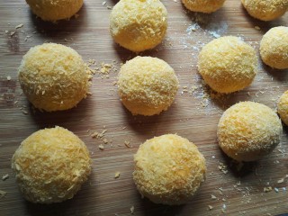 20、圆土豆+爆浆拉丝土豆球,全部弄完。