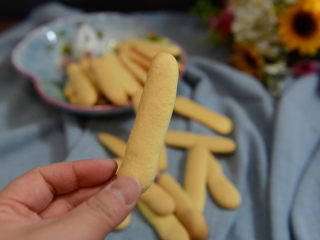 16、手指饼干,不做蛋糕，拿来当零售吃也不错。