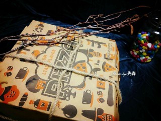 6、敲级简单的披萨(爱尚特约食谱),烤箱预热到170℃，烘烤180℃，17--19分钟即可。