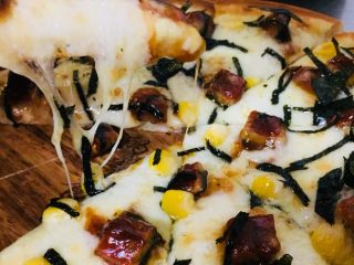 10、日式鳗鱼披萨,切块，装盘