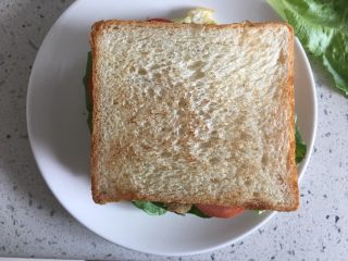 13、火腿三明治,盖上面包片，重复以上动作