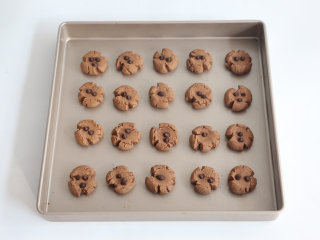 10、可可玛格丽特饼干,出炉晾凉即可。