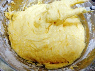 5、南瓜饼,拌成泥状态，如图