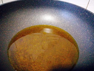 10、南瓜饼,起油锅 这里我采用老家自榨的菜籽油，